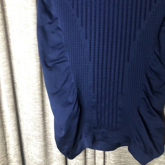 Athleta Blue Short Sleeve Rouched Compression Athletic Top Size Extra Small - Picture 8 of 11